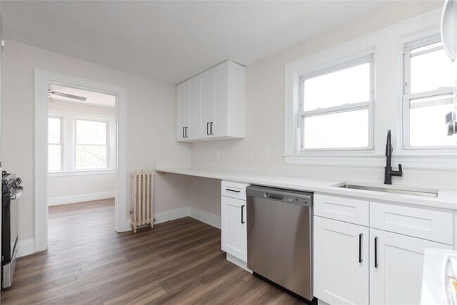 Building Photo - 74 Grace Church St Unit 2 Rental