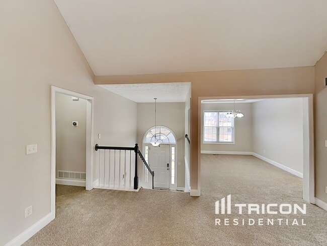 Photo - 718 Creekridge Ct