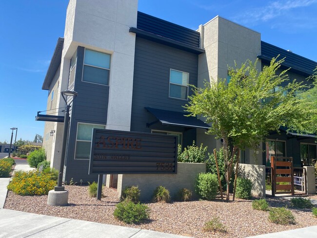 Gorgeous 3 Bedroom Townhome in the Aspire ... - Gorgeous 3 Bedroom Townhome in the Aspire ...