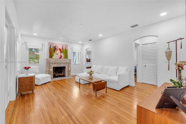 Photo - 1100 El Rado St