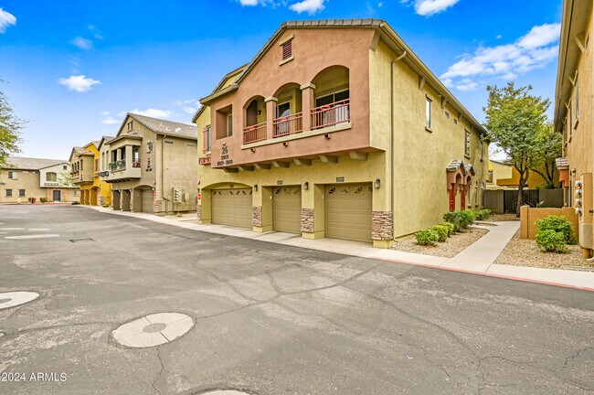 Building Photo - 2150 W Alameda Rd