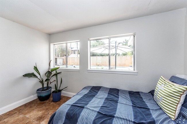 Photo - 11 10th Ave N