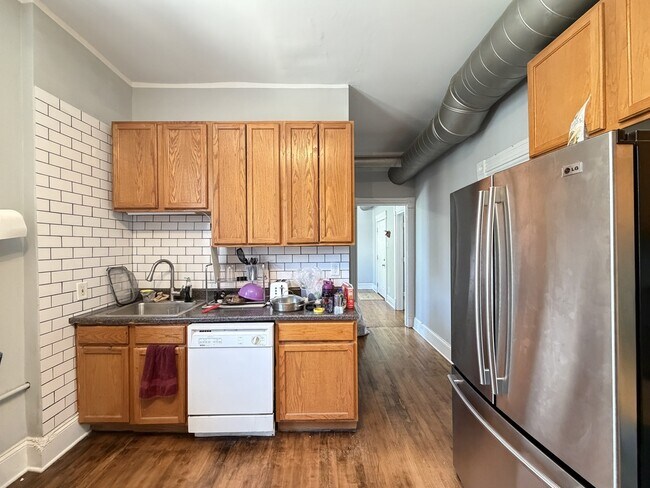 Photo - 1058 N Rockwell St Unidad F3