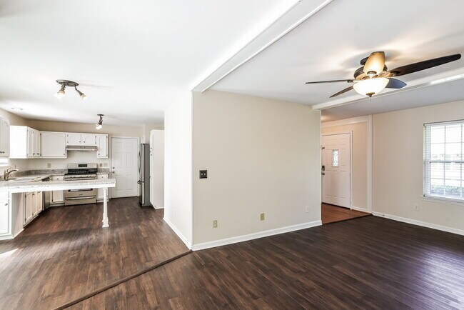 Photo - 2873 Iroquois Dr