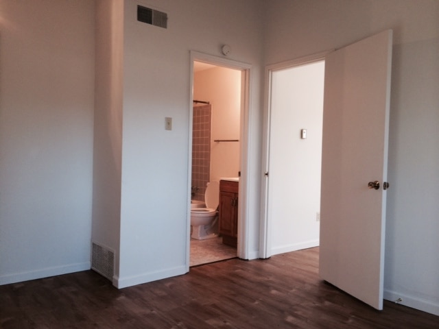 Bedroom/Bathroom