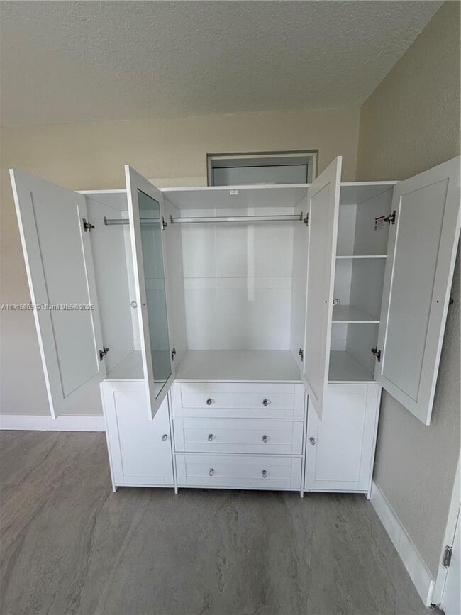 Photo - 7330 SW 11th St Unidad efficiency