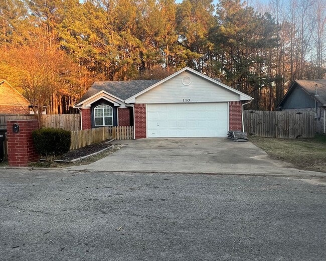 Building Photo - 1102 Dierks St