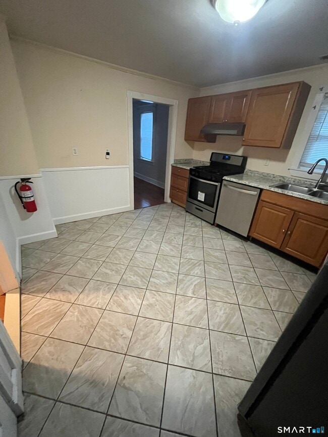 Photo - 35 Pine St Unit 2nd Floor