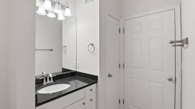 Building Photo - RENOVATED 1 BEDROOM 1 BATH CONDO IN THE COLONNADE IN KENTLANDS