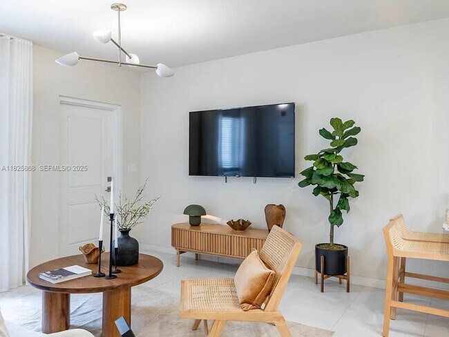 Photo - 628 NE 2nd St Unit 102