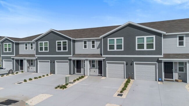 Building Photo - Townhouse at Laurel Commons