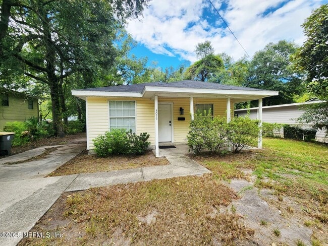 Building Photo - 3075 Commonwealth Ave Rental
