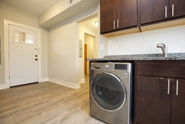 Photo - 1131 Maple Ave Unidad D4