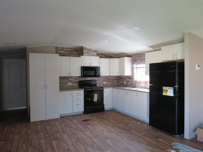 Photo - 1649 Britania Rd