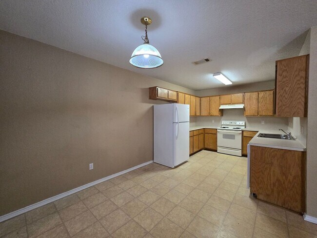 Photo - COMING SOON! Unidad 2710 Alma Drive - B