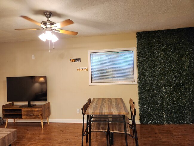 Photo - 2897 Sydney St Unidad B