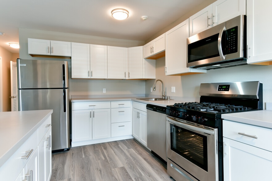 2BR, 1 BA