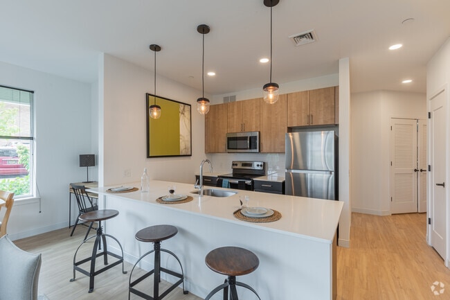 2 BR, 2 BA - 1033SF - Kitchen