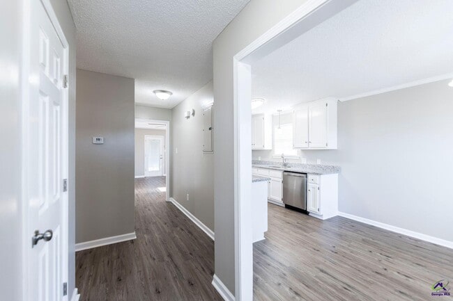 Photo - 404 Chadwyck Cir