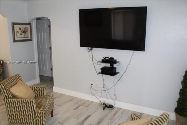 Photo - 4141 NW 5th Ave