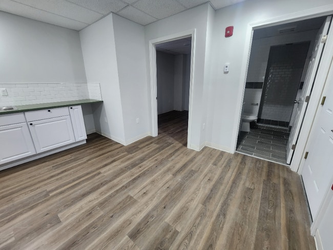 Photo - 151 S Main St Unidad B3