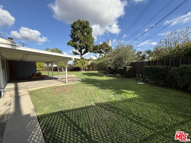 Photo - 20224 Kinzie St