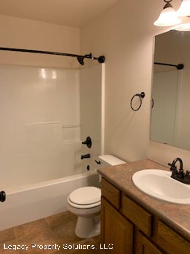 Photo - 4 br, 3 bath House - 2074 Canyon Dr.