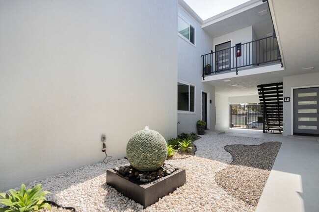 Photo - 1346 N Stanley Ave