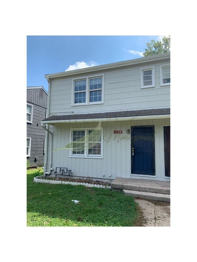 Building Photo - FRESH PAINT THROUGHOUT!!! Rental