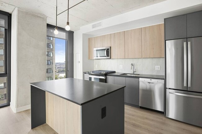 Photo - 258 W Polk St