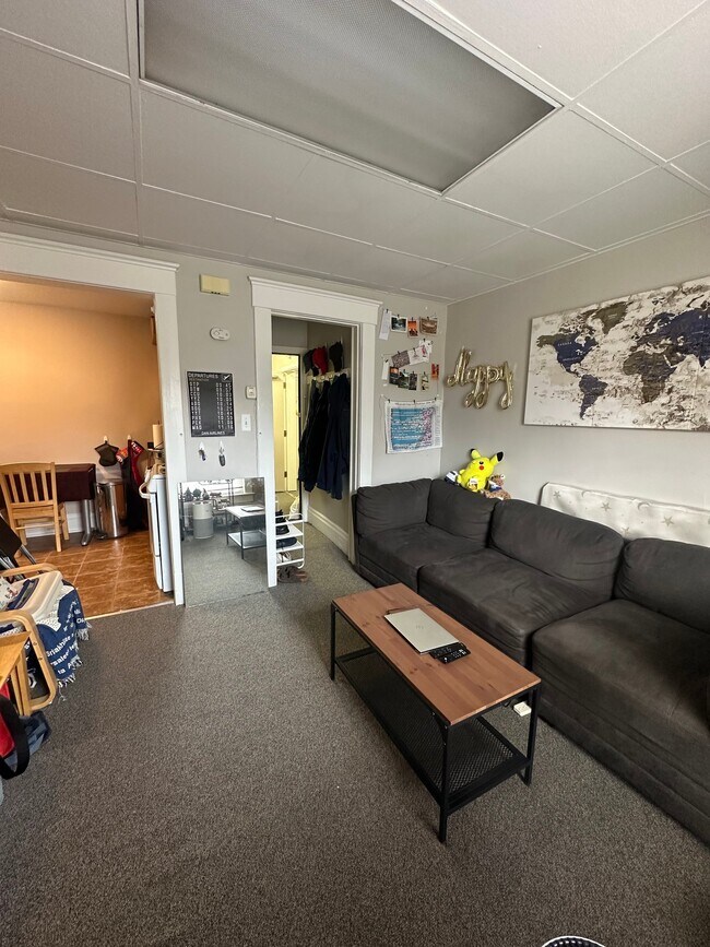 Photo - 1303 Wilmot St Unidad 21