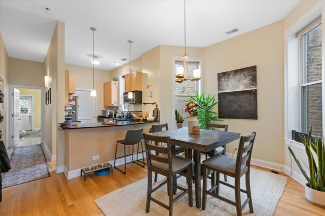 Photo - 2041 W Potomac Ave Unit 2