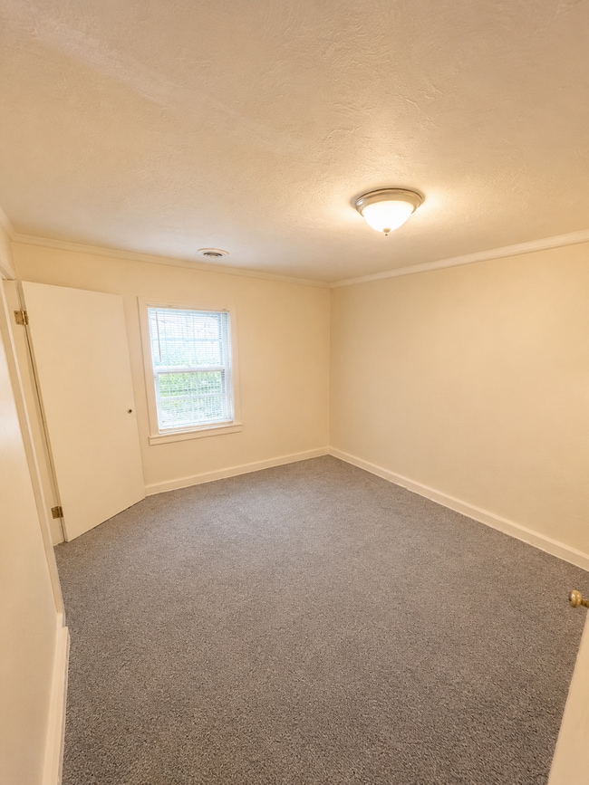 Photo - 2806 Scotland Rd