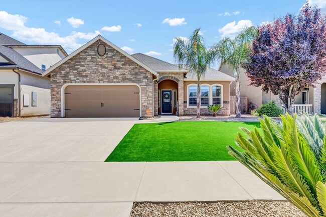 Photo - Charming 3 bedroom 2 bathroom home located in Hanford