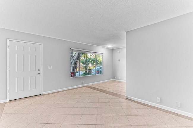 Building Photo - 1826 Cerritos Ave