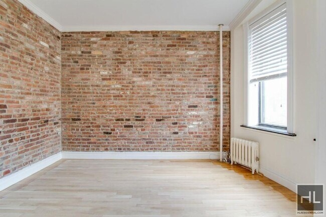 Building Photo - SPACIOUS Gramercy 2 Bedroom - Available Now Rental