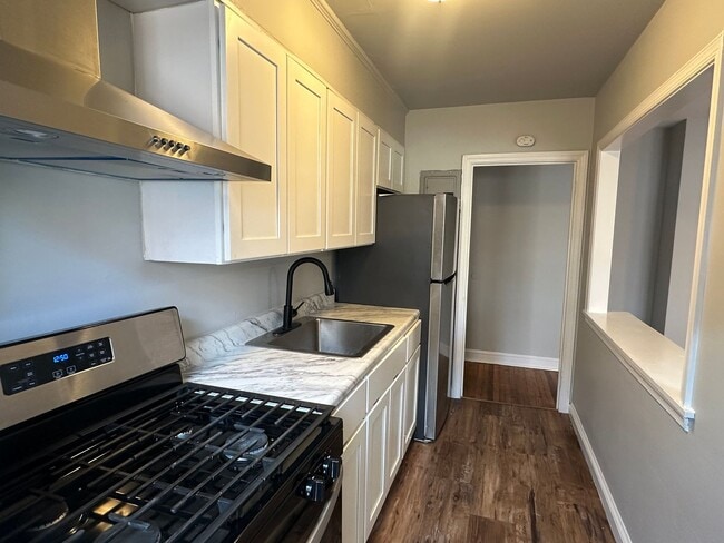 Photo - One bed- East Lansdowne Unit 205