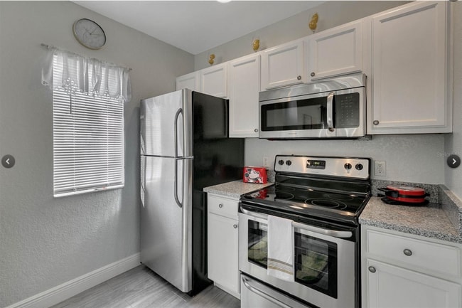 Photo - 4561 Yellowgold Rd E