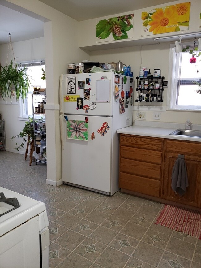 Photo - 1945 Hawthorne Ave E