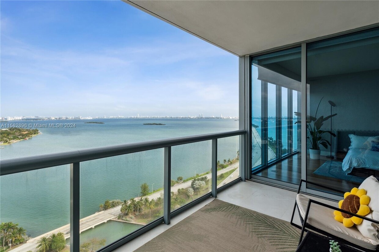 Photo - 601 NE 27th St (Miami, FL)