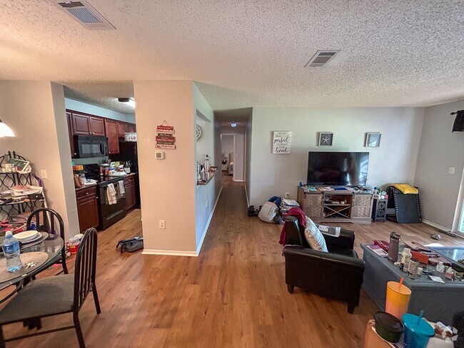 Building Photo - Windsor Park #726 Rental