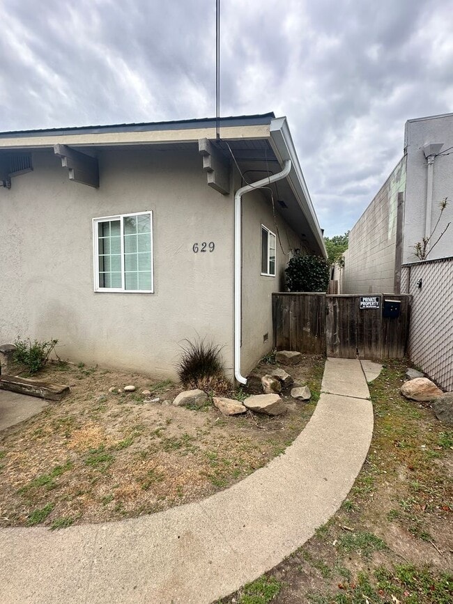 Building Photo - Newly Remodeled 2 Bed/1 Bath Home!