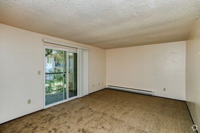 3BR, 1.5 BA - 1059 SF