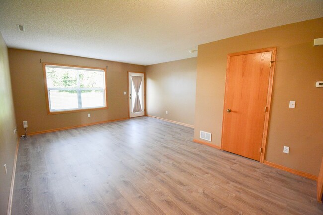 Photo - Cozy 2 Bed, 1.5 Bath Townhome in Stewartville, MN