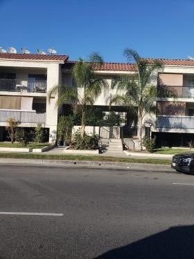 Photo - 13925 Sherman Way