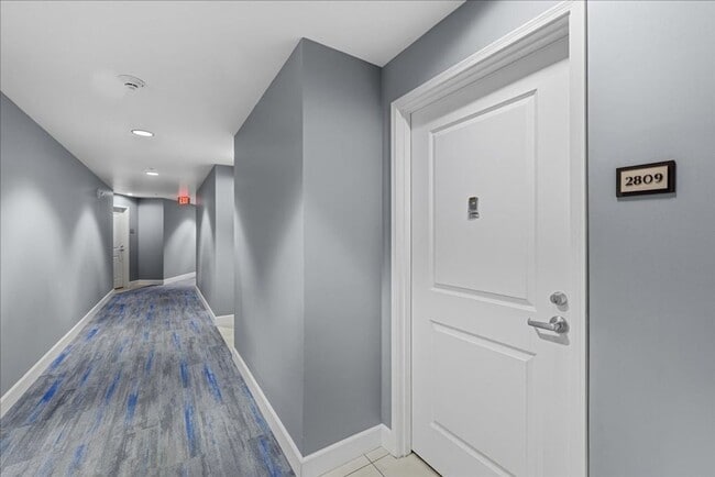 Building Photo - Stunningly Remodeled Studio High-Rise Unit For Rent