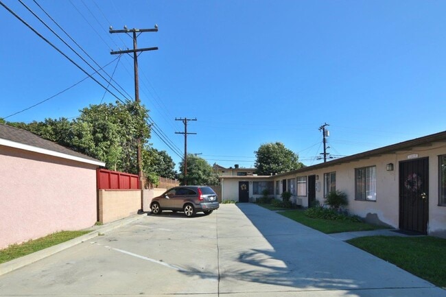 Photo - Elmcroft Apts