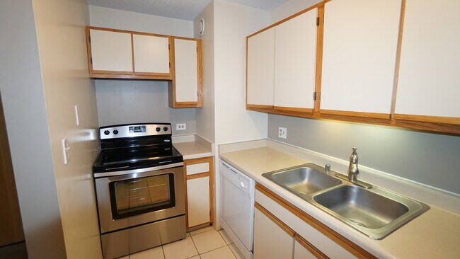 Photo - 1122 N Clark St Unit 1004