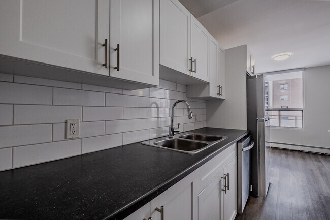 Photo - 1126-1154 Adelaide Street North