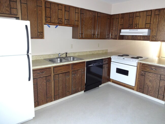Kitchen - 57 Castle Royal Dr